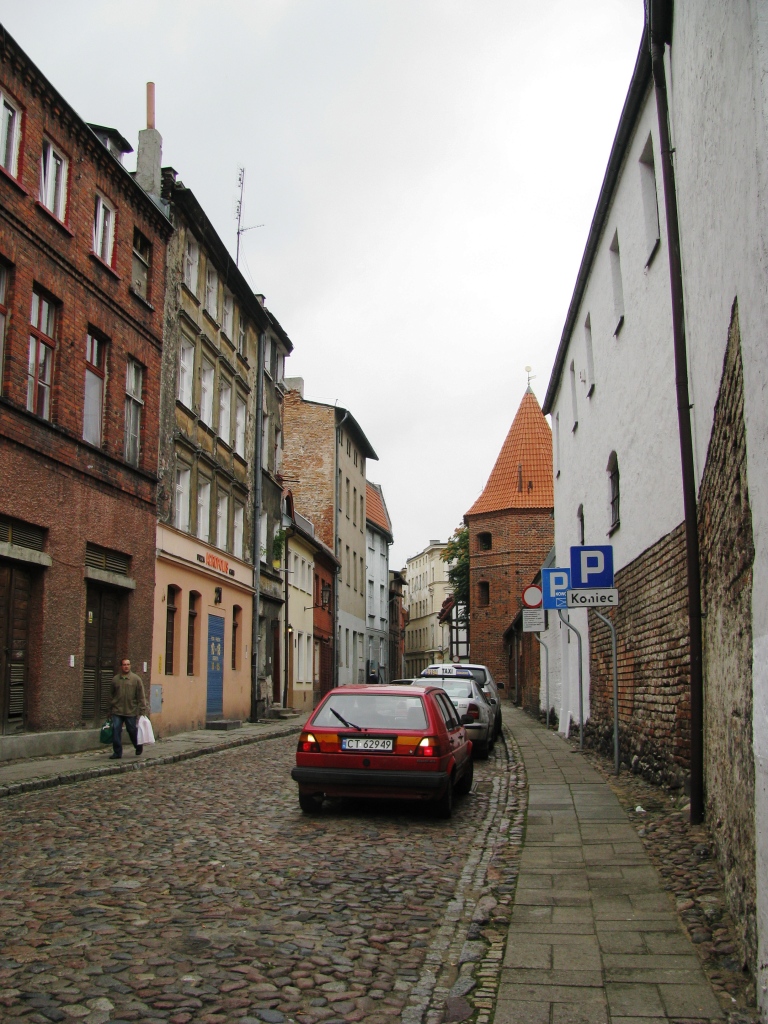 ulica z basztą